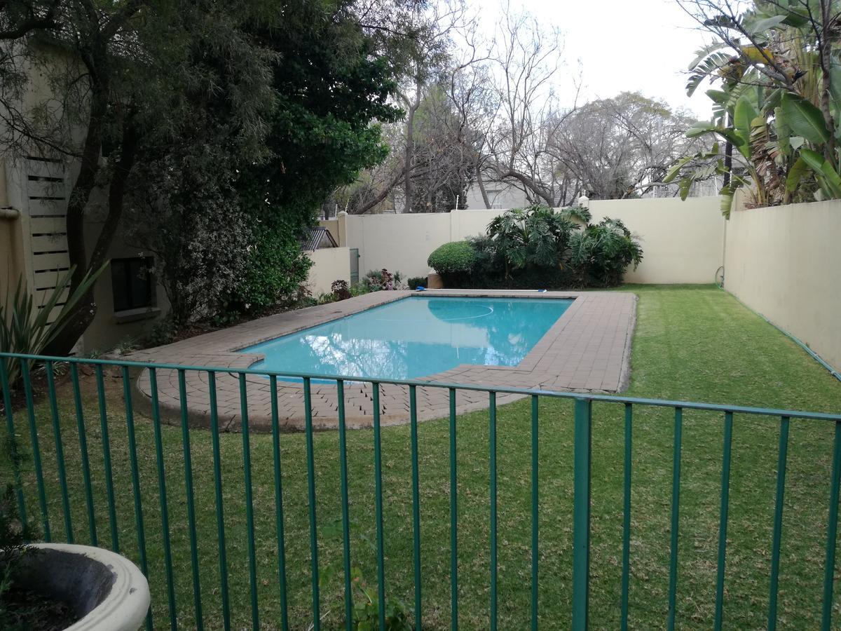 Villa in the Village Johannesburg Esterno foto